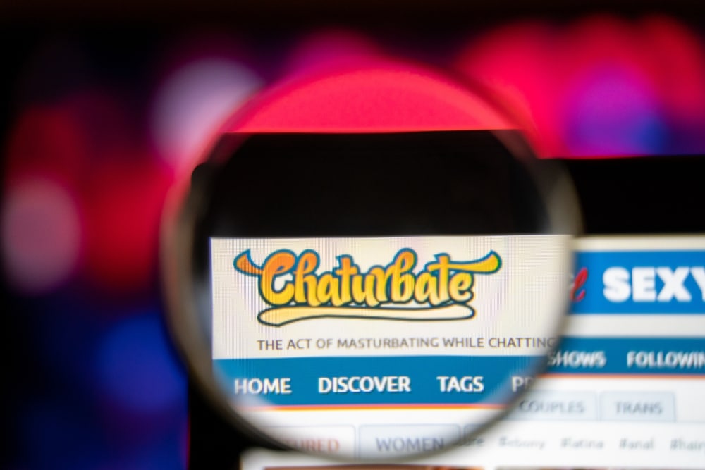 Understanding the Camgirl Community on Chaturbate