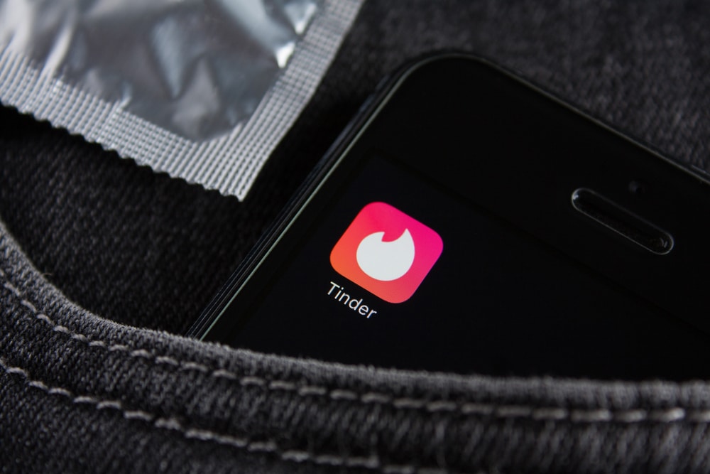 How To Use Tinder If You're Married And Have An Affair